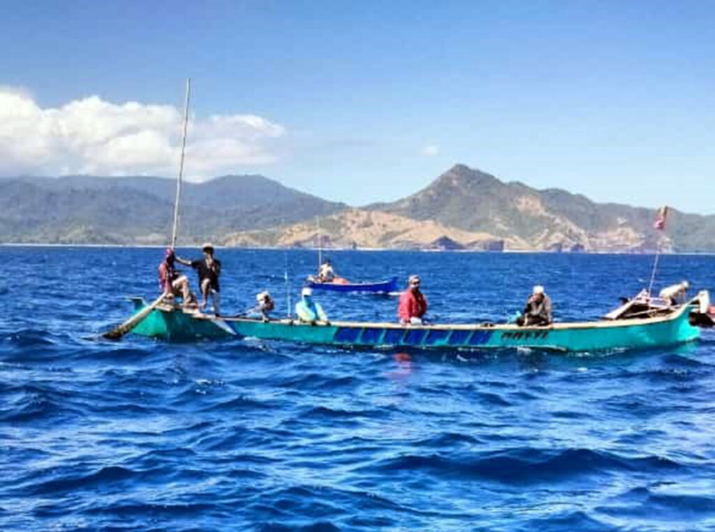 Jenazah Seorang Anak Ditemukan Nelayan Terapung di Pantai Maluk - Nelayan Pantai Maluk Sumbawa Barat