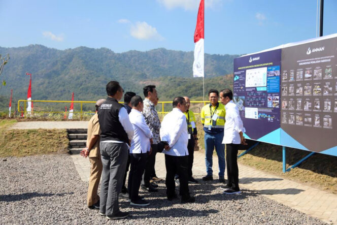 
Presiden Jokowi Tinjau Proyek Smelter Amman Mineral di Sumbawa Barat