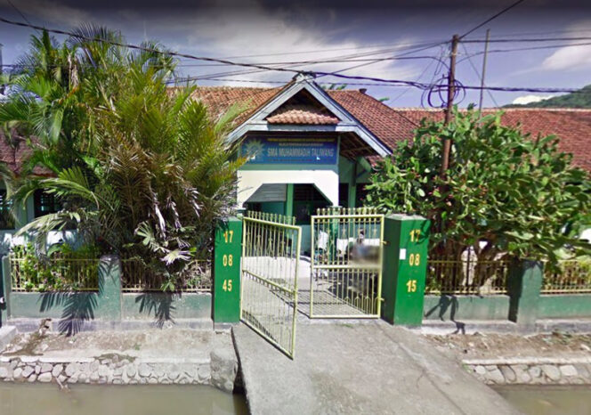 
Relokasi Sekolah Muhammadiyah Tersendat, Bupati Sumbawa Barat Minta Pengurus Untuk Rembuk