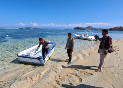 Curi Mesin Sampan di Pantai Kertasari, 2 Orang Pemuda Labuhan Lalar Dibekuk Polisi - Hotel Whales, Pantai Kertasari, Labuhan Kertasari, Taliwang, Sumbawa Barat