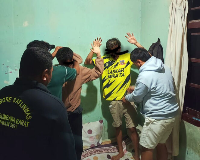 
Polisi Gerebek Kamar Kos di Air Suning yang Diduga Tempat Transaksi Narkoba
